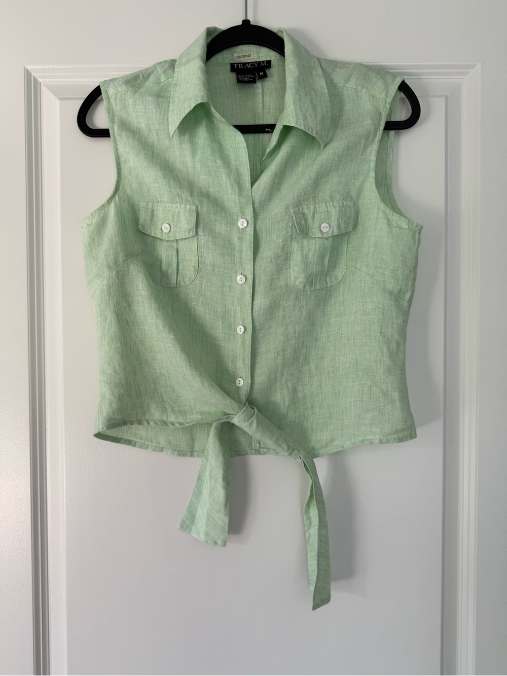 Tracy M Light Mint Sleeveless Tie-Front Button Shirt